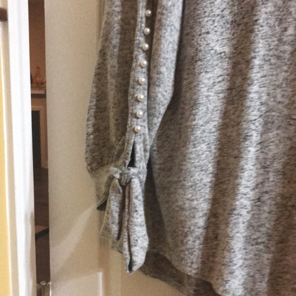 Danielle gray sweater with pearls on the sleeves size 2XL.excellent condition. - Picture 3 of 6